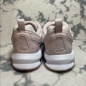 Womens Nike AirMax New 7